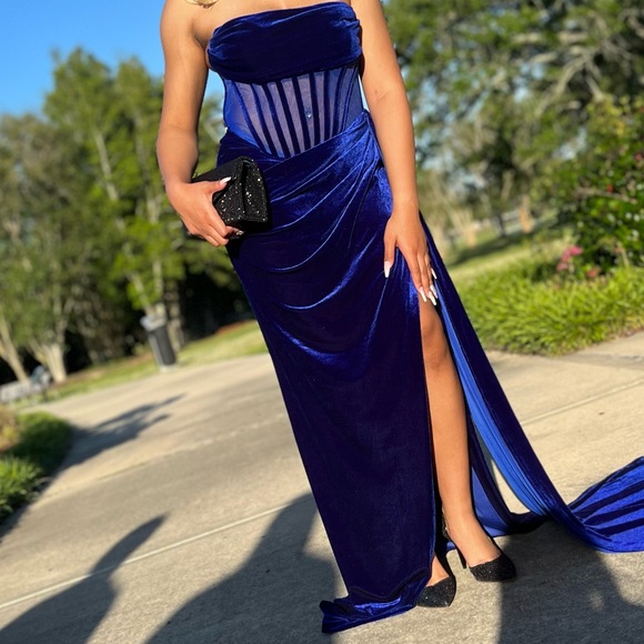 PROM DRESS - Picture 4 of 4